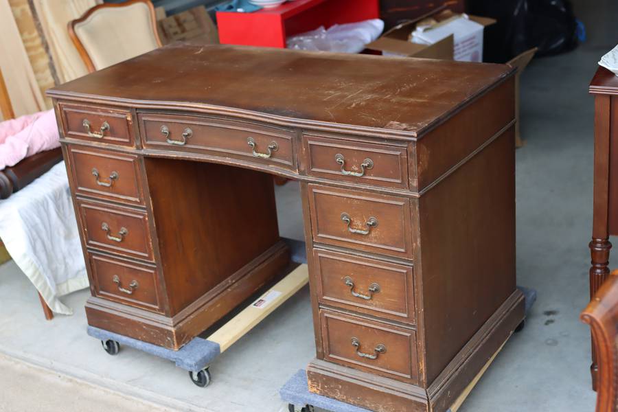 9 Drawer Desk